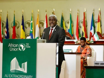  رئيس مفوضية الاتحاد الإفريقي موسى فقي محمد خلال القمة التي استضافتها عاصمة غينيا الاستوائية مالابو- 28 مايو 2022 - TWITTER/@_AfricanUnion