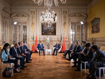 صورة للوفدين البرتغالي والمغربي على هامش الدورة الـ14 للاجتماع رفيع المستوى في العاصمة البرتغالية لشبونة. 12 مايو 2023 - Twitter@nestrangeiro_pt