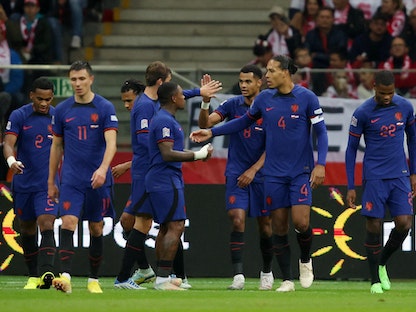 هولندا تهزم بولندا وتقترب من نصف نهائي دوري الأمم الأوروبية