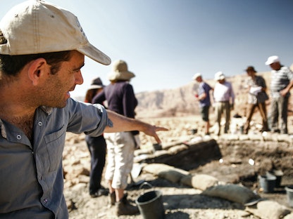 علماء الآثار العاملين في الحقل في وادي تمناع ، وهي منطقة قديمة لإنتاج النحاس. - AFP