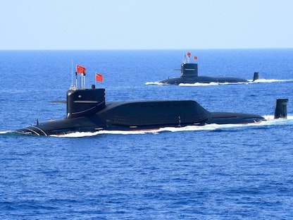 غواصتان نوويتان صينيتان من طراز "094A" أثناء عرض عسكري في بحر الصين الجنوبي. 2 مايو 2019 - REUTERS