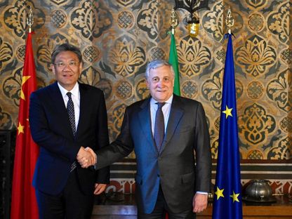 وزير الخارجية الإيطالي أنطونيو تاياني ووزير التجارة الصيني وانج وينتاو بعد اجتماع للجنة الاقتصادية المشتركة بين إيطاليا والصين، ميلانو. 11 أبريل 2024 - twitter.com/Antonio_Tajani
