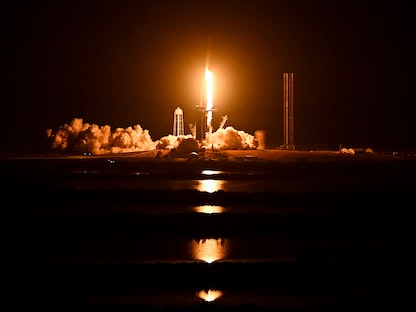 صاروخ "SpaceX Falcon 9" مع مركبة الفضاء "Crew Dragon" ينطلق من منصة 39A في مدينة فلوريدا  الأميركية إلى محطة الفضاء الدولية- 2مارس 2023.  - AFP