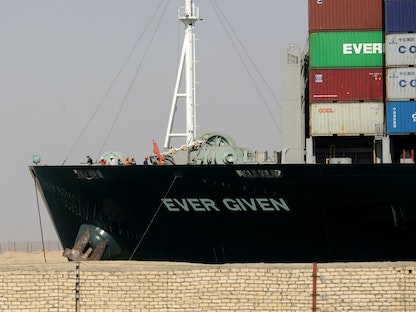سفينة "إيفر غيفن" بعد تعويمها مجدداً - 29 مارس 2021 - REUTERS