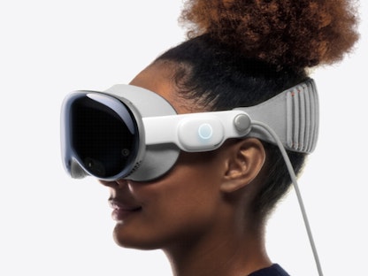 مكبرات صوت بتقنية Spatial Audio بعيدة عن الأذن في نظارة أبل "فيجين برو" الجديدة - Apple