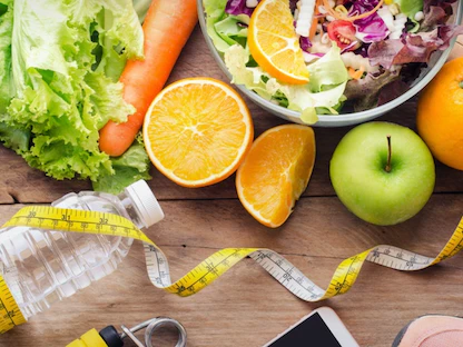 من الأفضل اتباع نظام غذائي صحي متكامل يعتمد على الفاكهة والخضروات والحبوب الكاملة ومصادر البروتين قليلة الدهون - Getty Images