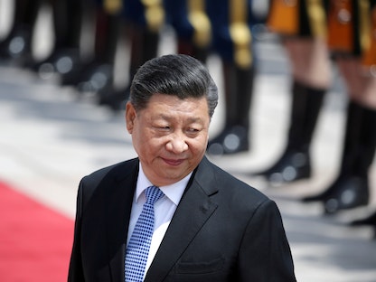الرئيس الصيني شي جين بينغ خلال استقباله الرئيس اليوناني في بكين - REUTERS