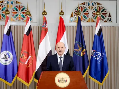 العليمي يدعو إلى "التعبئة العامة" ضد الحوثيين ويعلن عفواً عمن يتركون صفوف الجماعة