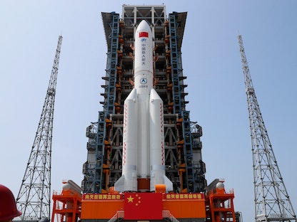 صاروخ Long March-5B Y2 الذي يحمل الوحدة الأساسية لمحطة الفضاء الصينية في مقاطعة هاينان-23-04-2021 - VIA REUTERS