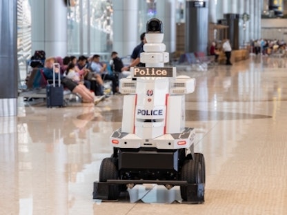 روبوتات شرطية جديدة في مطار تشانجي الدولي بسنغافورة - Singapore Police Force 