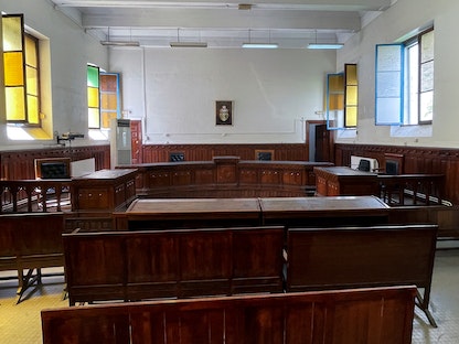 قاعة خاوية في محكمة بالعاصمة التونسية تونس، 6 يونيو 2022 - REUTERS