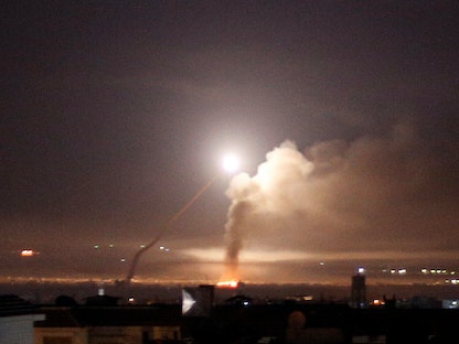 صورة أرشيفية لغارات سابقة لإسرائيل في محيط العاصمة السورية دمشق - 10 مايو 2018 - REUTERS