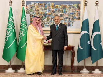 وزيرا خارجية السعودية وباكستان يبحثان مواصلة جهود إنجاح محادثات أميركا وإيران