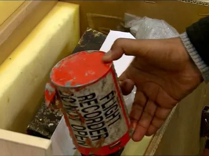 الصندوق الأسود للطائرة.. أسرار جهاز لا لونه أسود ولا هو صندوق واحد