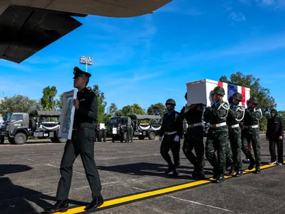 جنازة عسكرية لجندي تايلندي سقط في اشتباكات حدودية مع كمبوديا، مقاطعة أوبون راتشاثاني، شمال شرقي تايلاند. 14 ديسمبر 2025 - Reuters