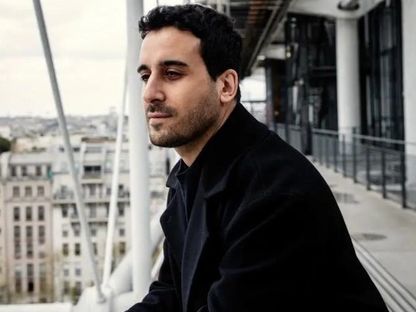 الفنان طارق كسوانسون الفائز بجائزة "مارسيل دوشامب" 2023 - adiaf.com