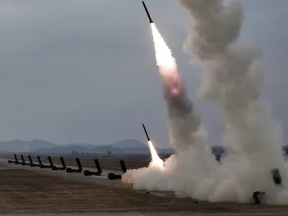 كوريا الشمالية تختبر قاذفات صواريخ متعددة.. وكيم: لقياس جاهزية البلاد
