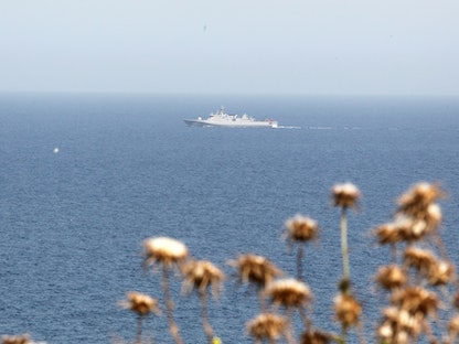 سفينة حربية تابعة للأمم المتحدة في منطقة الناقورة القريبة من الحدود اللبنانية الإسرائيلية - REUTERS