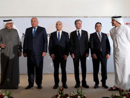 وزراء خارجية الولايات المتحدة وإسرائيل ومصر والإمارات والمغرب والبحرين في بلدة سديه بوكير بالنقب في إسرائيل، 28 مارس 2022 - REUTERS
