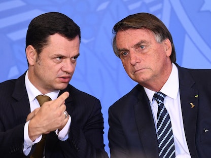 الرئيس البرازيلي السابق جايير بولسونارو ووزير العدل السابق أندرسون توريس، برازيليا 27 يونيو 2022 - AFP