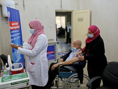 حملة تطعيم ضد فيروس كورونا في القاهرة. 4 مارس 2021. - Getty Images