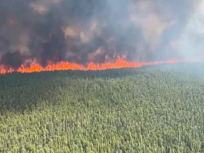 كندا.. حرائق الغابات تتمدد وسط محاولات لحماية خط أنابيب