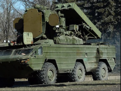 منظومة أرض-جو (SA-8 Gecko) الصاروخية في مدينة ميكيفكا شرق أوكرانيا. 21 فبراير 2015 - AFP