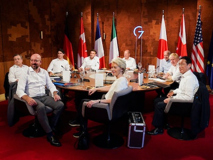 قادة الدول الصناعية الكبرى يحضرون عشاء عمل خلال فعاليات قمة مجموعة السبع في قلعة إلماو جنوب ألمانيا – 26 يونيو 2022 - REUTERS