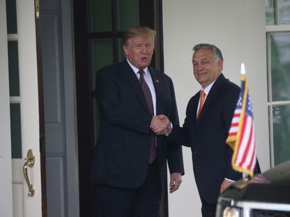 لقاء سابق بين رئيس وزراء المجري فيكتور أوربان مع الرئيس الأميركي السابق دونالد ترمب في البيت الأبيض. 13 مايو 2019 - REUTERS