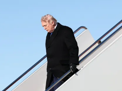 استطلاع: ارتفاع أسعار الوقود يتسبب في تراجع شعبية ترمب