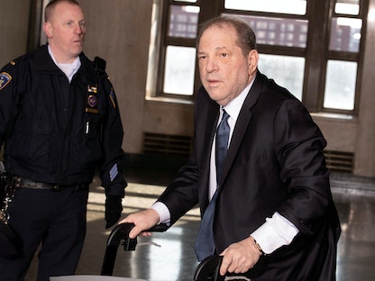 يصل هارفي واينستين إلى محكمة نيويورك الجنائية قبل محاكمته بتهمة الاعتداء الجنسي - نيويورك، 21 فبراير 2020 - REUTERS