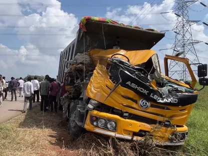 مشاهد صادمة.. وفاة 20 بحادث تصادم في الهند
