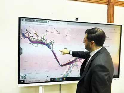 وزير الاتصالات السوري عبدالسلام هيكل يشرح لـ"المجلة" في مكتبه بدمشق خططه لتحويل سوريا إلى "عقدة اتصالات" بين الخليج وأوروبا - المجلة