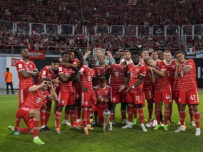 لاعبو بايرن ميونيخ يحتفلون بعد الفوز بالسوبر الألماني على حساب لايبزيج - 30 يوليو 2022 - twitter/FCBayernEN
