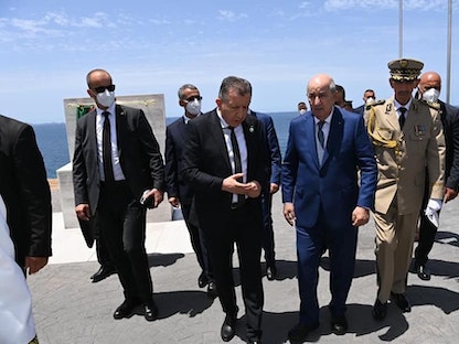 صورة غير مؤرخة نشرتها وزارة الموارد المائية في الجزائر للرئيس عبد المجيد تبون أثناء افتتاح أحد مشروعات المياه. - Facebook/@MTPHIB