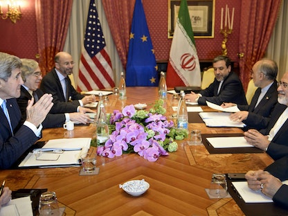 جانب من المحادثات بين الأميركيين والإيرانيين بشأن البرنامج النووي لإيران في فيينا، النمسا - 29 مارس 2015 - REUTERS