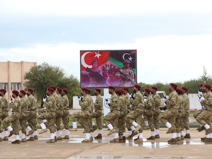 جنود ليبيون في ختام برنامج تدريبي تحت إِشراف عسكريين أتراك في طرابلس. 21 نوفمبر 2020. - Getty Images