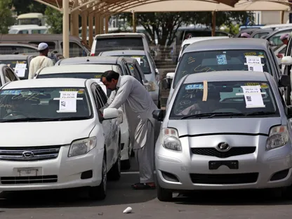 كيف حملت حرب إيران أرباحاً مليارية لتجار السيارات في الإمارات؟