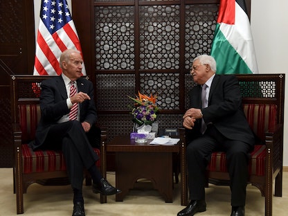جانب من لقاء سابق بين الرئيس الفلسطيني محمود عباس والرئيس الأميركي جو بايدن في رام الله بالضفة الغربية - 9 مارس 2016 - REUTERS