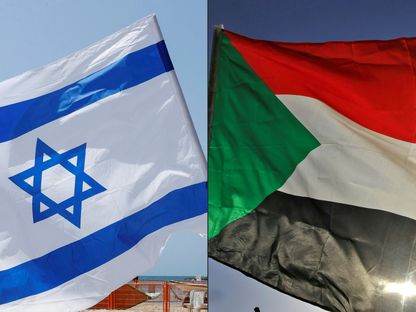 صورة تجمع العلمين السوداني والإسرائيلي - AFP