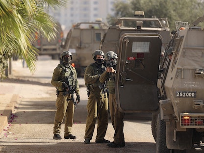 عناصر الجيش الإسرائيلي خلال عملية عسكرية في بلدة سلواد بالضفة الغربية. 31 أغسطس 2022 - AFP