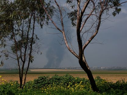 دخان يتصاعد من قطاع غزة. 24 فبراير 2024 - REUTERS