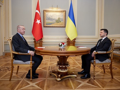 الرئيس التركي رجب طيب أردوغان يلتقي بالرئيس الأوكراني فولوديمير زيلينسكي في كييف أياماً قبل الغزو الروسي - 3 فبراير 2022 - REUTERS
