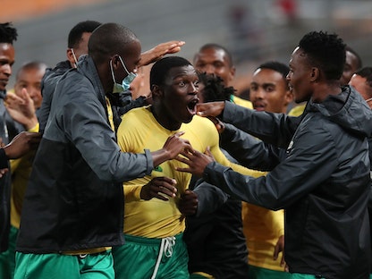 فرحة مجنونة للاعبي منتخب جنوب إفريقيا بهدف الفوز أمام غانا - twitter/@CAF_Online