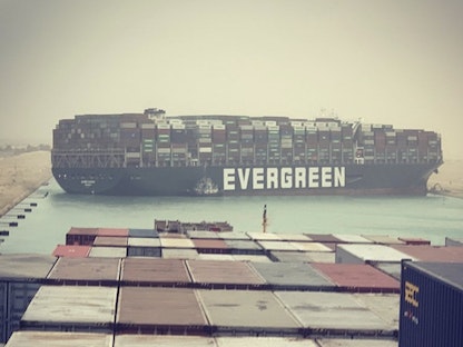 سفينة الحاويات "إيفر غيفن" التي جنحت في قناة السويس وتسببت في تعطل حركة الملاحة، 24 مارس 2021 - Twitter/jsrailton