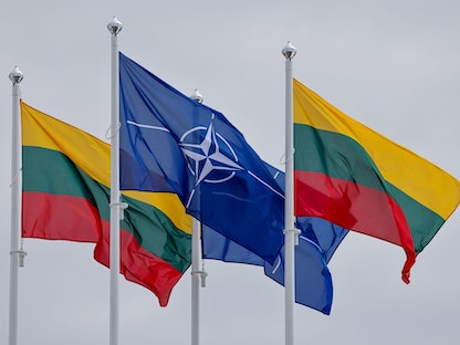 أعلام ليتوانيا وحلف شمال الأطلسي "الناتو" في القمة السنوية للحلف في فيلنيوس. 10 يوليو 2023 - Bloomberg