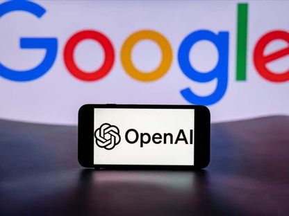 صورة تعبيرية لشعار نموذج ChatGPT الذي طورته شركةOpenAI وفي الخلفية شعار شركة جوجل - getty