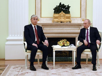 الرئيس الروسي فلاديمير بوتين يستقبل نظيره الكازاخستاني قاسم توكاييف في موسكو، 28 نوفمبر 2022. - REUTERS