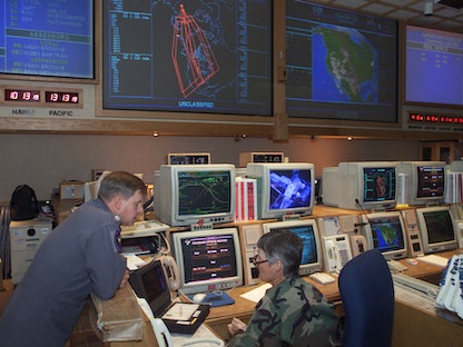 عسكريان في مقرّ "قيادة الدفاع الجوي لأميركا الشمالية" (نوراد) في جبل شايان - 19 أكتوبر 1999 - X00301