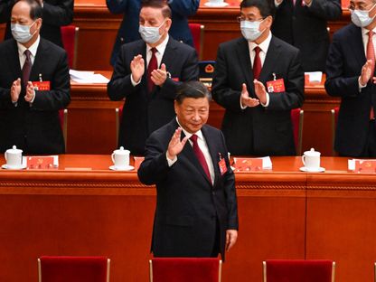الحزب الشيوعي الصيني يعتمد "الإصلاح الشامل" ويعزل وزيرين سابقين